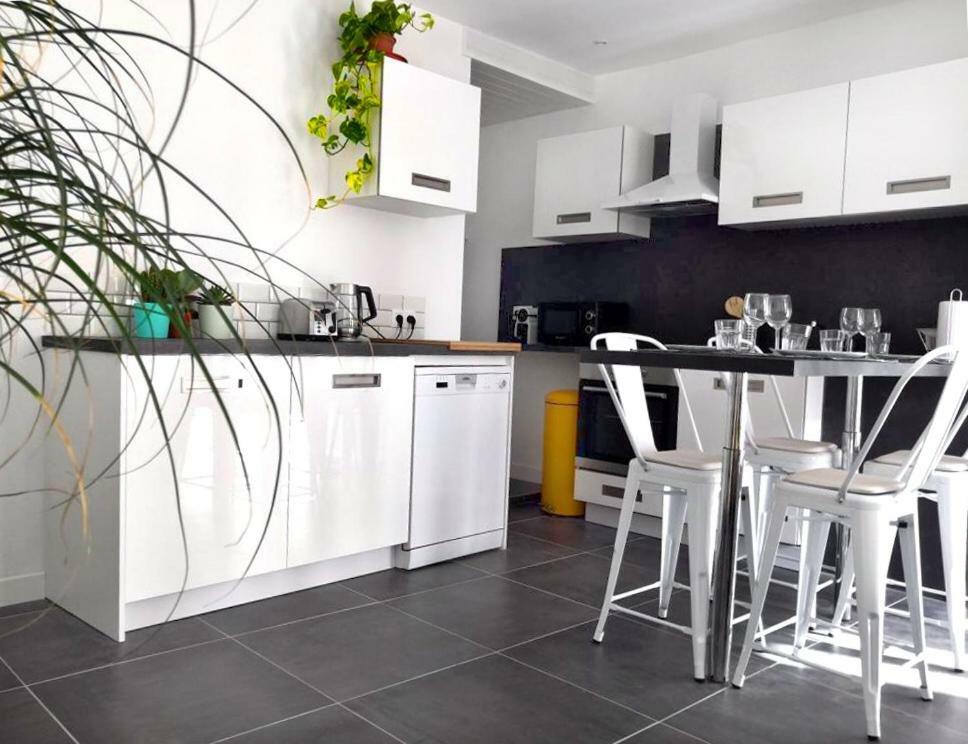Beautifully Bright Apartment In Old Town Saint-Tropez Eksteriør billede